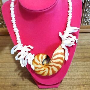 Vintage Huge Nautlius Pearly Shell Strain Statement Necklace Trim In Gold